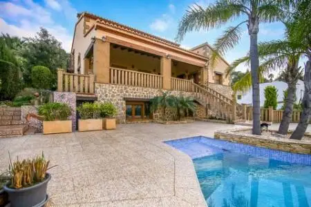 Villa Rústica en Jávea con Vistas Panorámicas