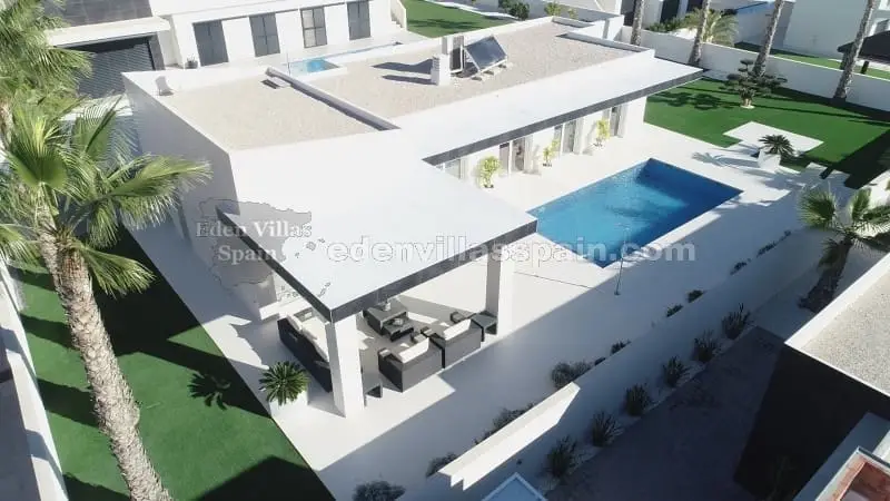 Villa en venta en La Marina, Alicante