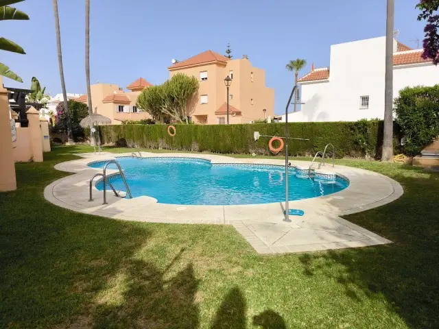 Adosado en Casares con Vistas al Mar, Jacuzzi y Piscina