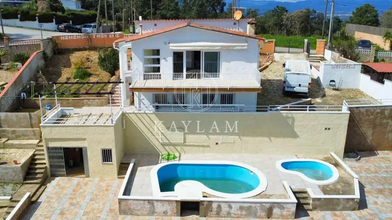 Chalet en Lloret de Mar con Vistas a la Montana y Piscina