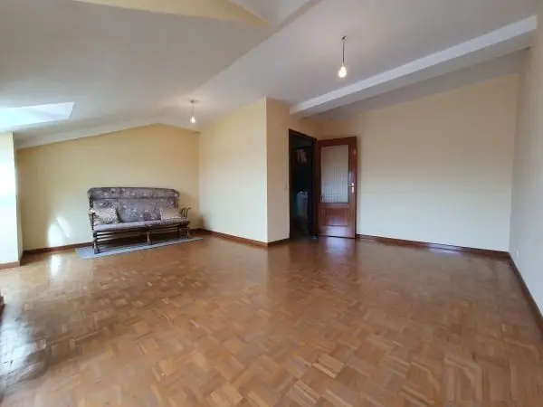 Venta Piso con Garaje en Grado 4 Dormitorios 112m2