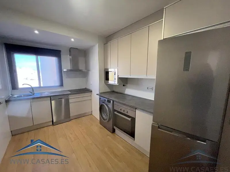 Alquiler Largo Plazo: Apartamento 3 Dormitorios Almería Centro