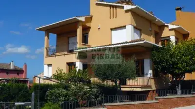 Casa en venta en La Bisbal dEmporda con jardin y piscina