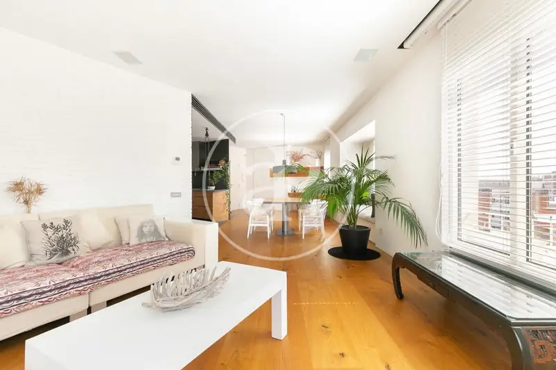 Atico Duplex de Lujo en Gracia con Terraza y Barbacoa