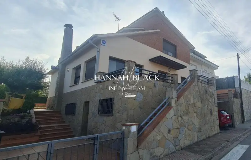 Chalet en venta en Els Hostalets de Pierola con vistas a Montserrat