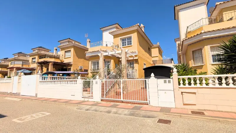 Casa-Villa de 3 Dormitorios en venta Lo Crispín, España