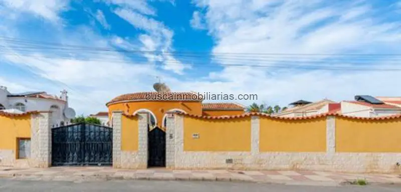 Villa en Venta Quesada 4 Dormitorios Piscina Privada