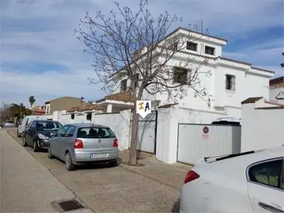 Casa Adosada en Medina Sidonia 3 Dormitorios 2 Baños 173m2