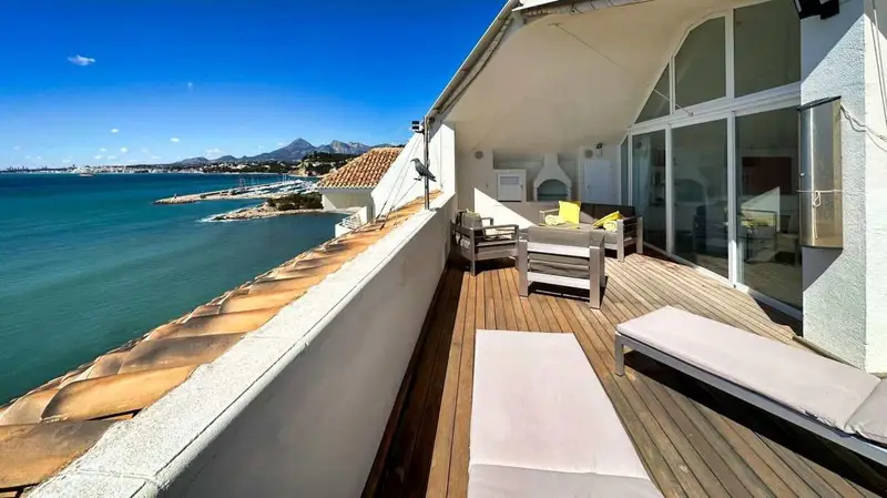 Ático de Lujo en Altea con Vistas al Mar y Acceso a la Playa