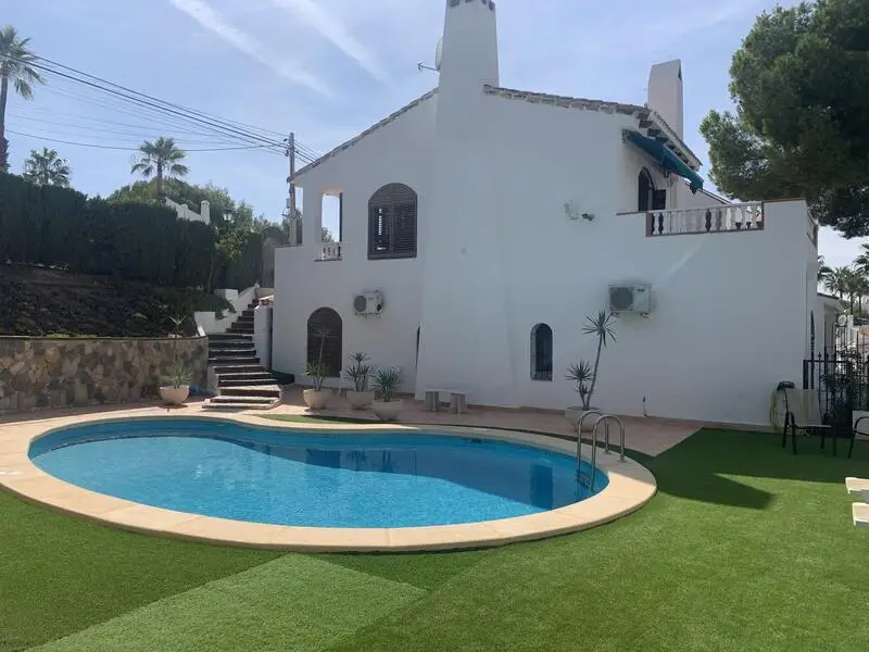 Villa 4 Dormitorios Villamartin Orihuela Costa Golf Piscina Jacuzzi
