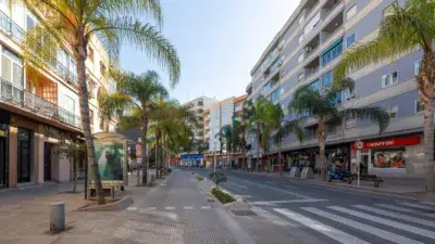 Amplio piso 230m2 zona centro Motril 6 habitaciones 3 baños