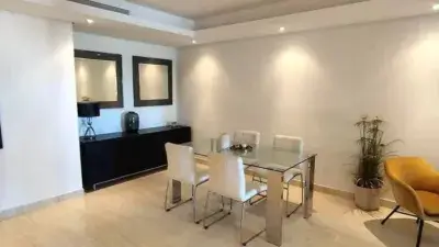 Apartamento de Lujo en Estepona con Piscina Privada y Acceso Directo a la Playa