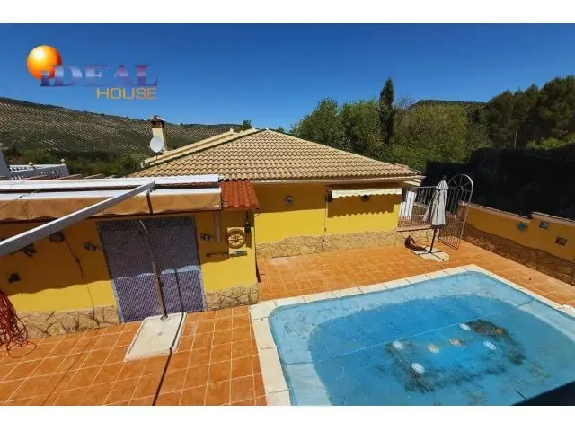 Villa en Moclín 3 dormitorios 2 baños Piscina Privada