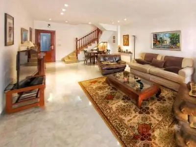 Chalet adosado de 6 habitaciones en Salt
