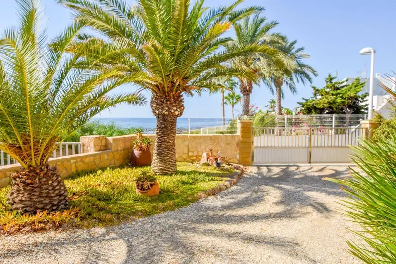 Villa Costera en El Calon Almeria con Vistas Impresionantes