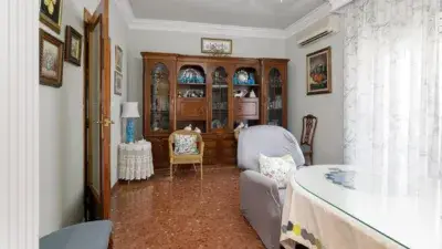 Casa adosada en venta en Maracena con local comercial