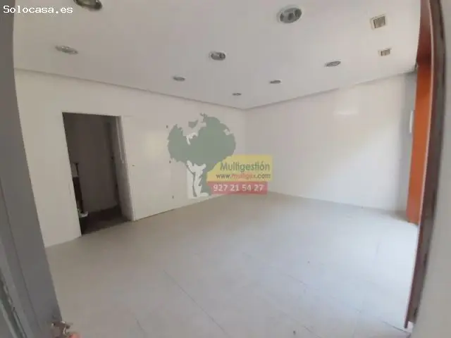 Local Comercial en Colón con Escaparate