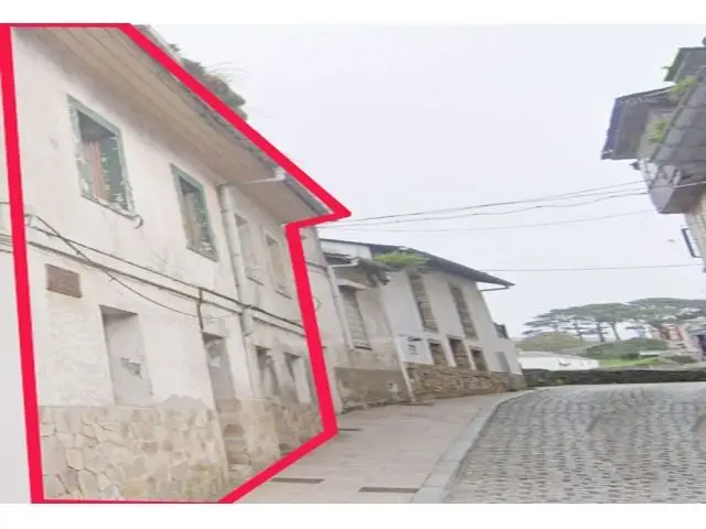 Chalet en Venta con Vistas al Mar y Monta	
											ña en Villar de Luarca