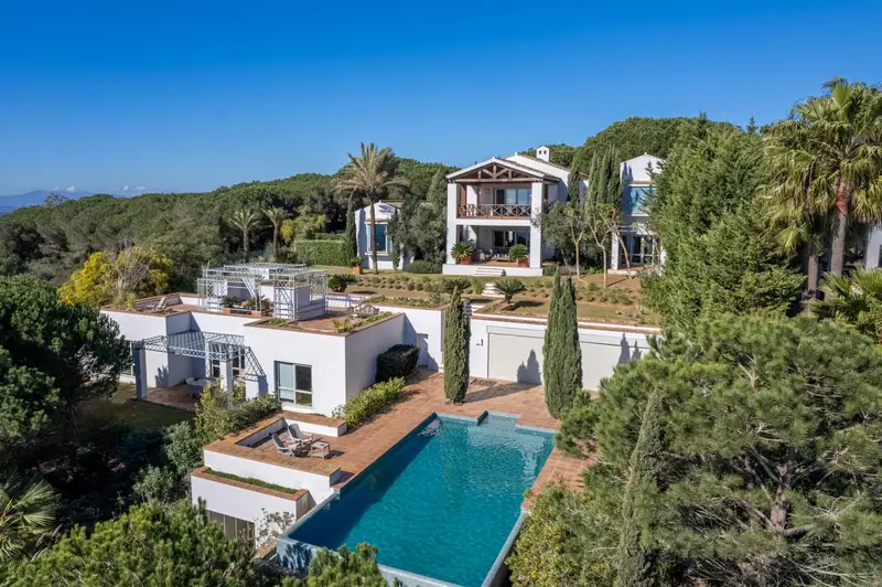 Villa de Lujo en La Reserva Sotogrande con Vistas Impresionantes