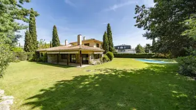 Chalet en Venta Somosaguas Lujo Jardin Piscina Garaje