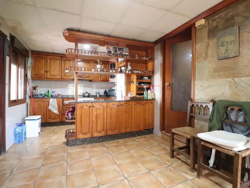 Casa-Villa de 5 Dormitorios en venta Heredades, España
