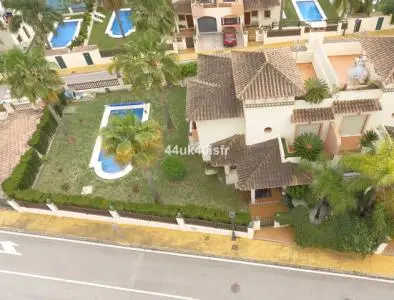 Casa en Coin 4 Dormitorios Piscina Privada
