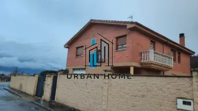 Chalet en Venta Ribaseca 290m2 3 Dormitorios Garaje Barbacoa