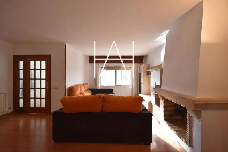 Casa en venta en Premià de Dalt Barcelona 258m2 4 plantas garaje 3 coches