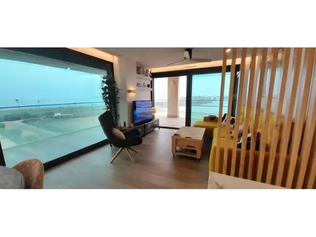 Apartamento de Lujo con Vistas Panoramicas en Playa Honda