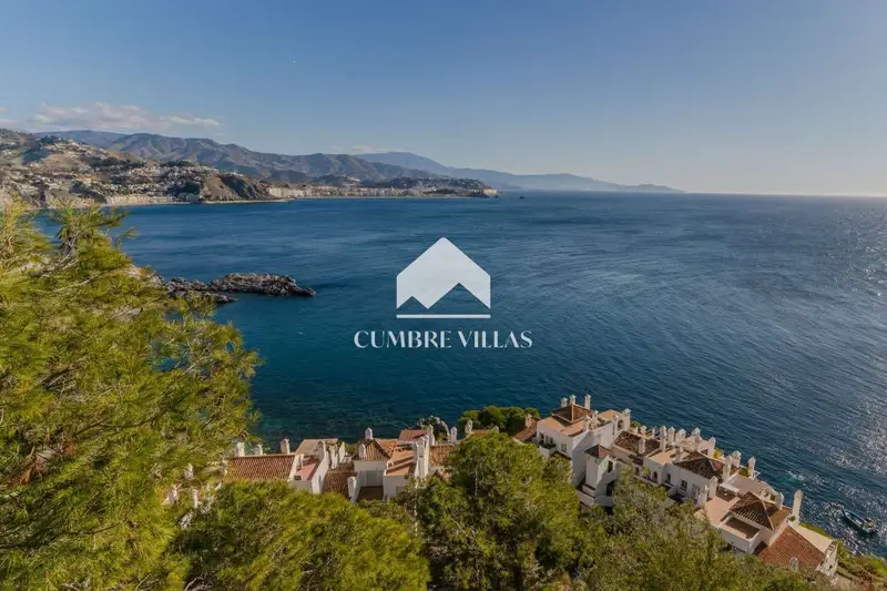 Chalet en Venta en La Herradura Vistas al Mar Casa de Invitados
