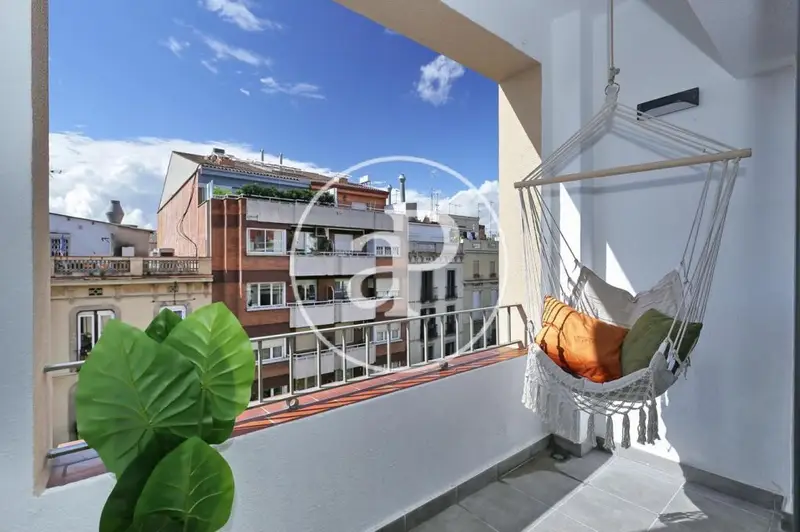 Piso en Alquiler Eixample Izquierdo  Cerca Metro 2 Habitaciones Terraza