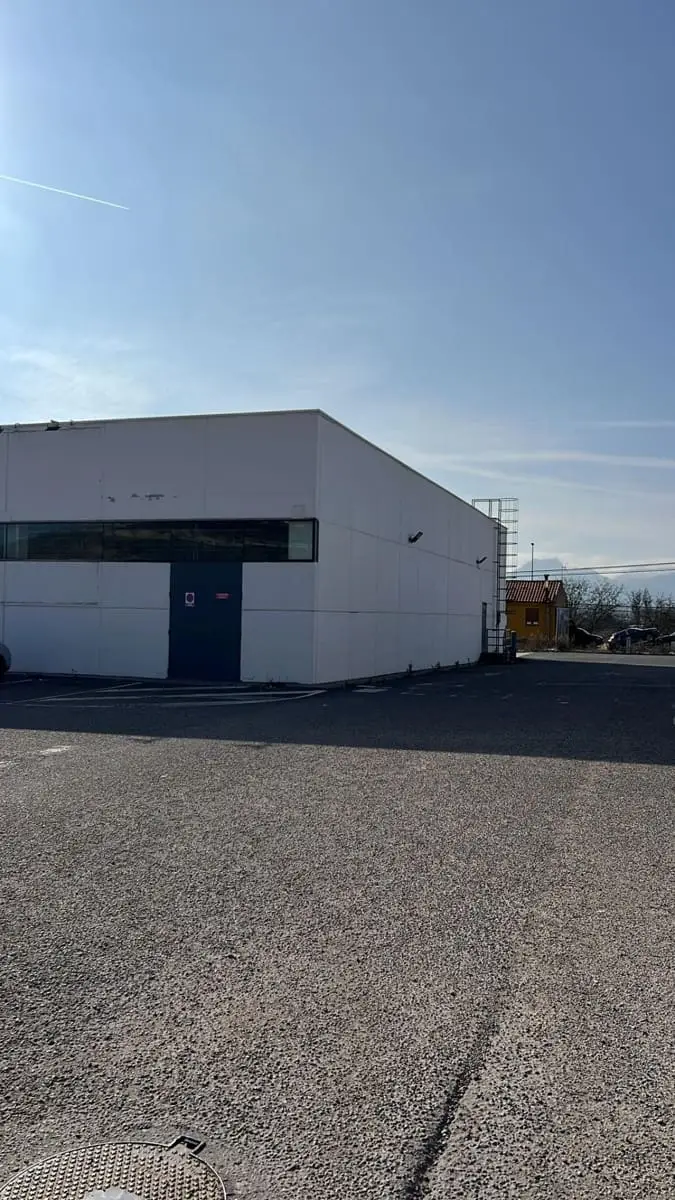 Nave Comercial en Miranda de Ebro 1264m2 Recien Reformada