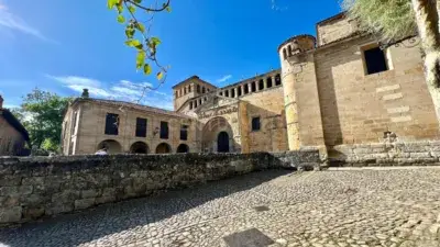 Chalet en venta en Santillana del Mar: 2 casas de piedra con gran rentabilidad