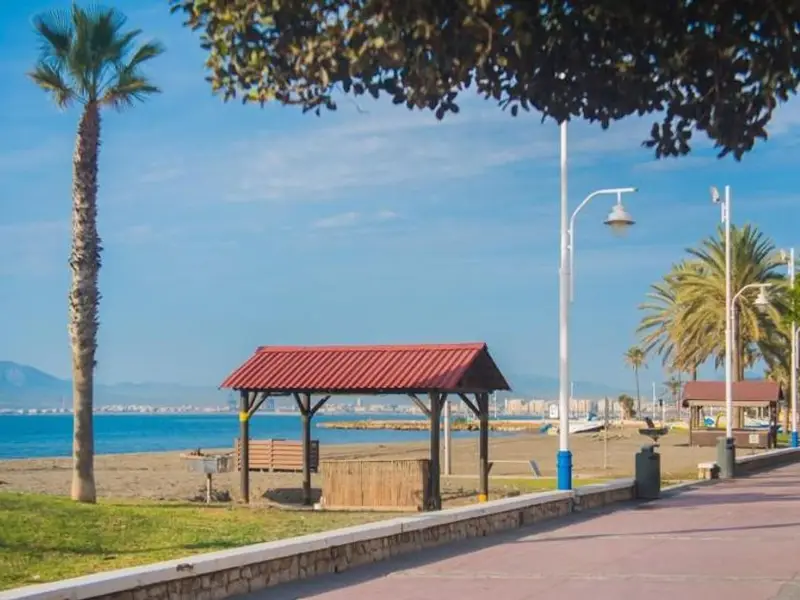 Venta Edificio con Vistas al Mar en El Palo Malaga