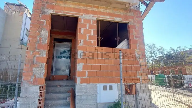 Casa en la Playa con Proyecto para Vivienda o Apartamentos