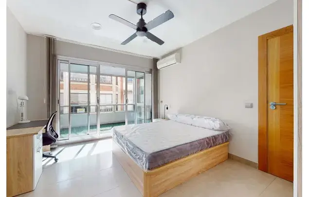 Habitaci
ón 130m
² Castell
ón de la Plana - Estancias Medias y Largas