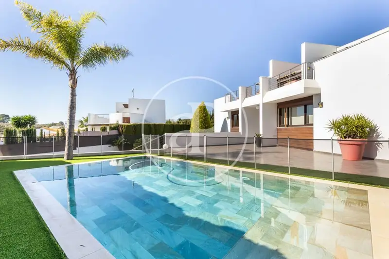 Chalet Bioclimatico en Chiva Valencia con Piscina y Seguridad Privada
