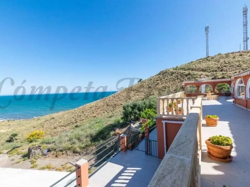 Villa 4 Dormitorios Lagos Málaga Piscina Barbacoa