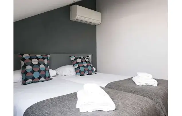 Apartamento 2 Dormitorios Madrid Centro Cocina Roja