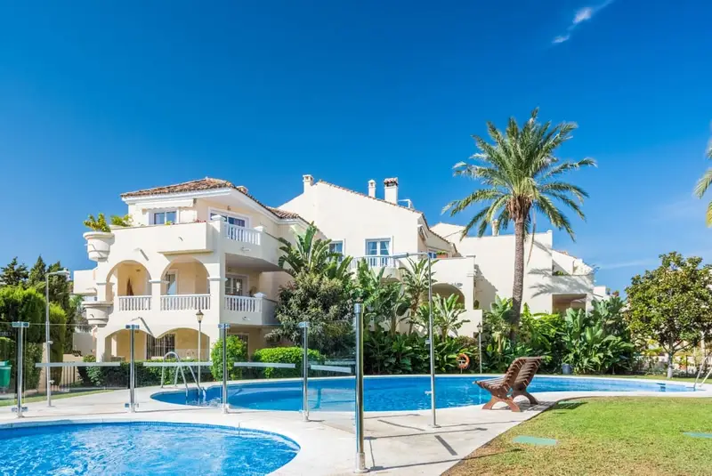 Apartamento en Alquiler El Paraiso Estepona 3 Dormitorios 2 Baños
