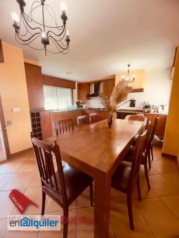 Chalet vacacional en O Rosal: 4 dormitorios, jardín y mascotas permitidas
