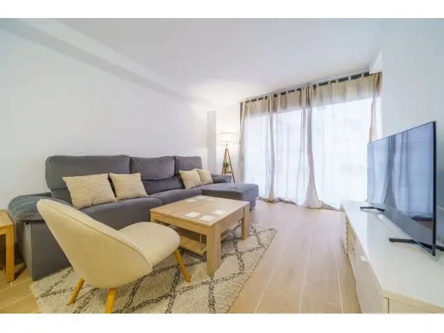Dúplex en Alquiler en Pineda de Mar con 3 Dormitorios y Terraza