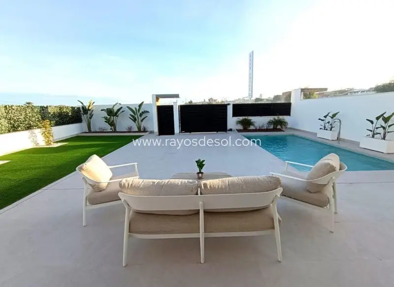 Chalet en venta en Benijófar, Alicante