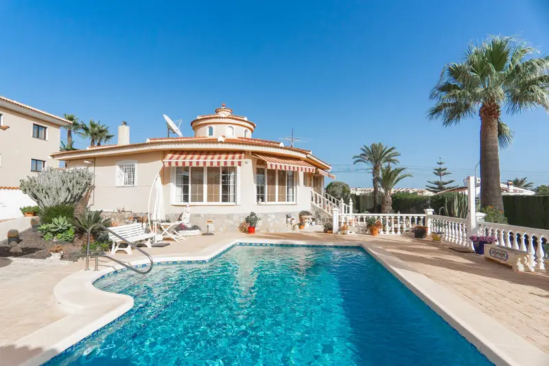 Casa en Ciudad Quesada con Piscina y Casa de Invitados