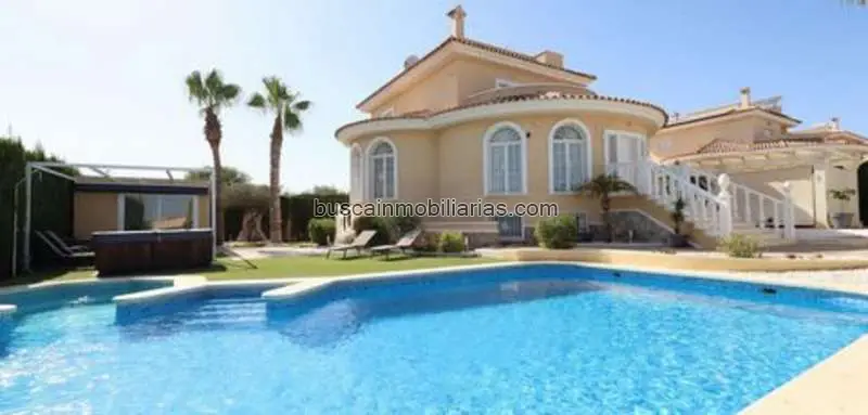 Villa de Lujo en Quesada 5 Dormitorios Piscina Climatizada