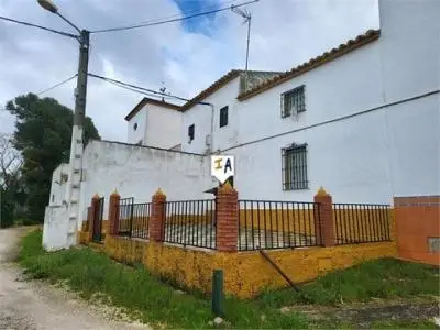 Cortijo Rural en Casariche con 3 Dormitorios y Terraza
