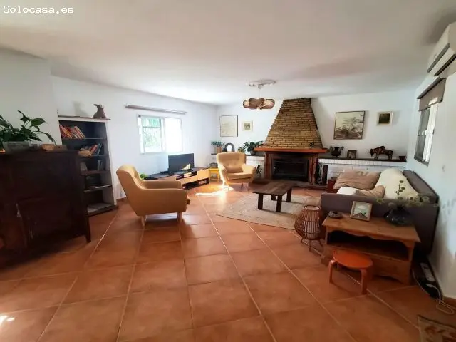 Casa en Parcela Segregada con Piscina y dos Viviendas