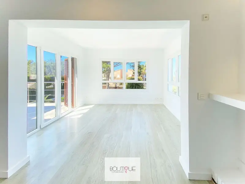 Chalet en Venta Bahia de Palma Vistas al Mar 3 Dormitorios Piscina Jardin