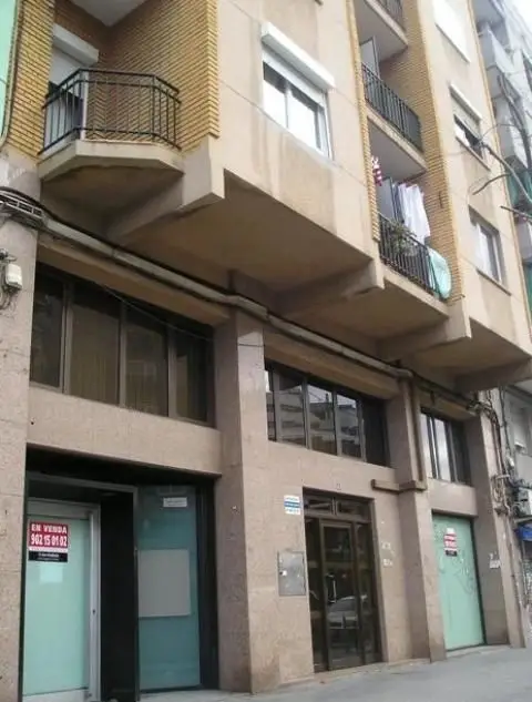Local 109m2 Hospitalet Llobregat Ascensor Garaje Patio