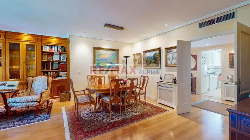 Piso en venta en Conde Orgaz Madrid 180m2